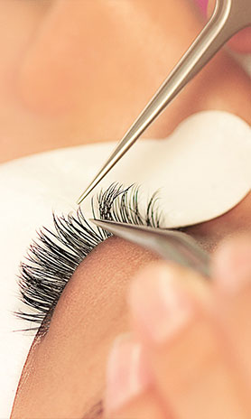 Lash Application by an Xtreme Lashes Stylist