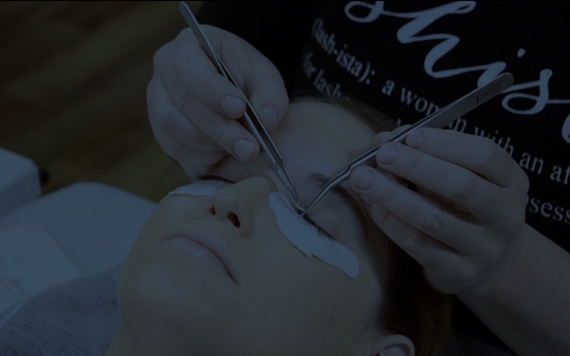 Learn how to use this eyelash extensions tweezer at the Xtreme Lashes Online Academy