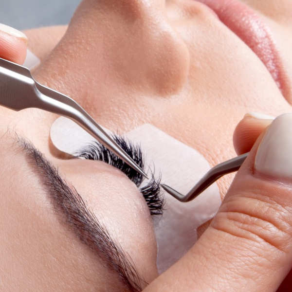 A Common Cause of Irritation During a Lash Extensions Application | Xtreme  Lashes Blog