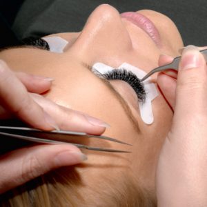 3 Reasons to Become a Lash Stylist in 2025