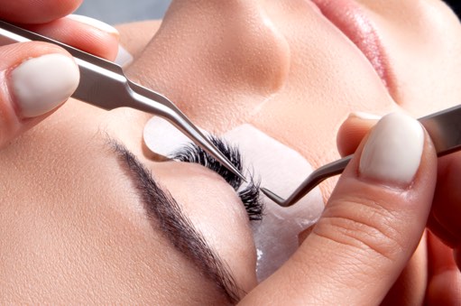 how to apply lash extensions